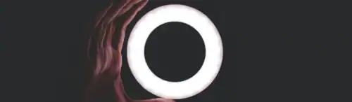 Auto-Handyhalterung, Smartphone Halterung fürs Auto, praktischer Handyhalter für unterwegs, stabile Autohalterung, universal geeignet.